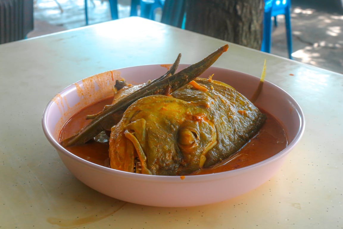 Restoran Kari Manaf – Legenda Kari di Tengah-Tengah Bagan Datuk